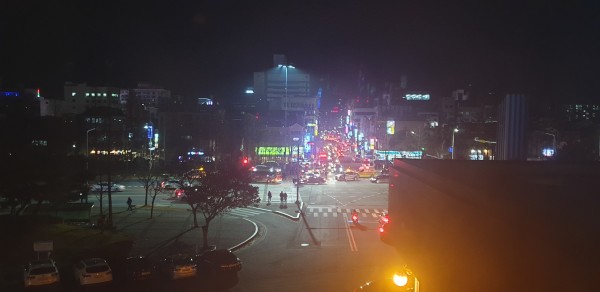 어둠이 깔린 회사앞 사진